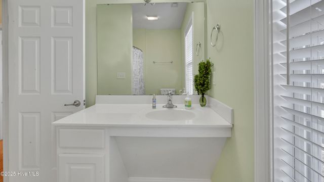 1944 Tara Court 203, Greenville, NC 27858