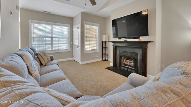 1944 Tara Court 203, Greenville, NC 27858