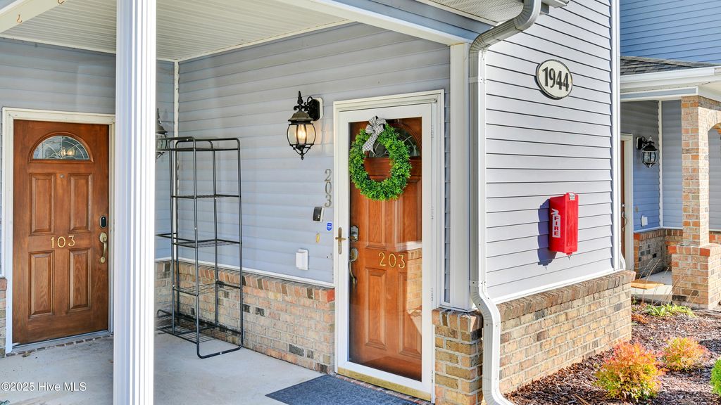 1944 Tara Court 203, Greenville, NC 27858