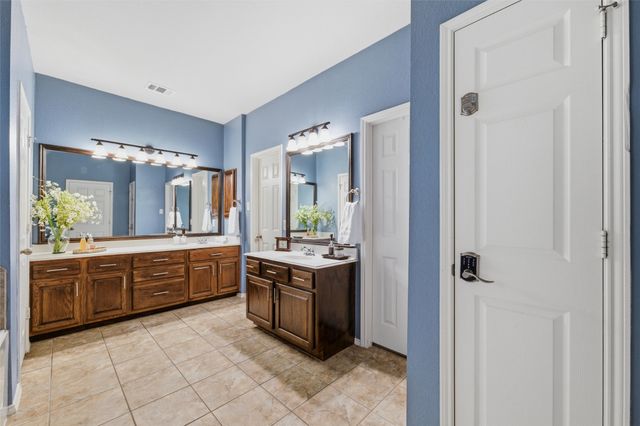 1121 Linden Drive, Burleson, TX 76028