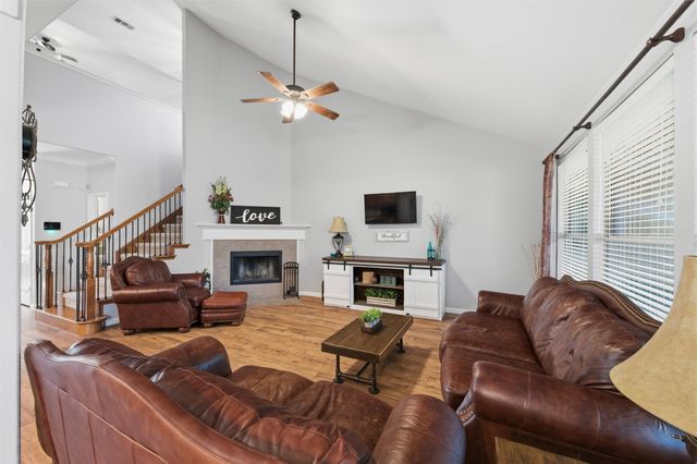 1121 Linden Drive, Burleson, TX 76028