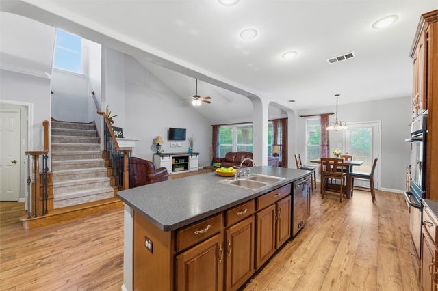 1121 Linden Drive, Burleson, TX 76028