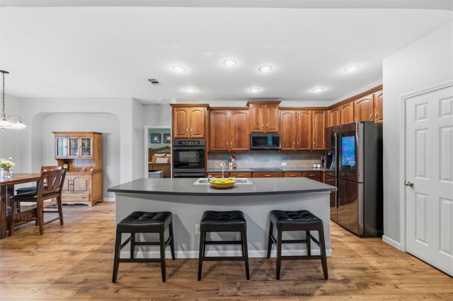 1121 Linden Drive, Burleson, TX 76028