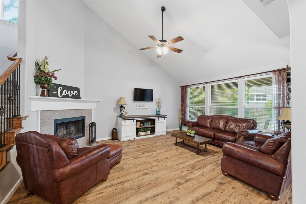 1121 Linden Drive, Burleson, TX 76028