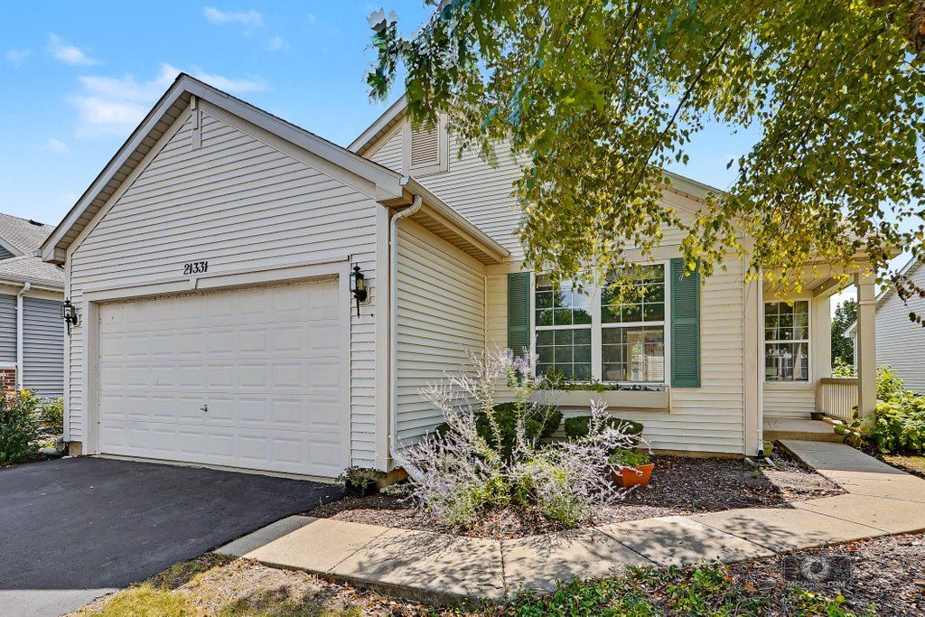 21331 Windsor Lake Lane, Crest Hill, IL 60403