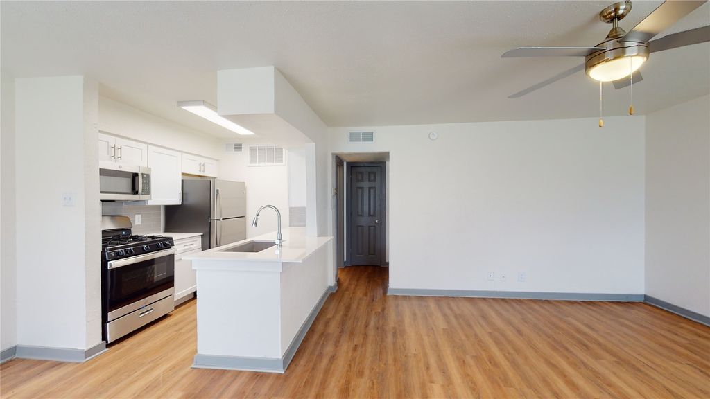 205 E Davis Street 103, Dallas, TX 75203