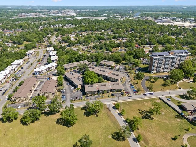 555 N DuPont Ave Apt D92, Madison, TN 37115