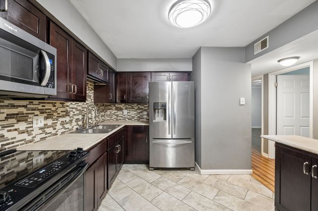 555 N DuPont Ave Apt D92, Madison, TN 37115