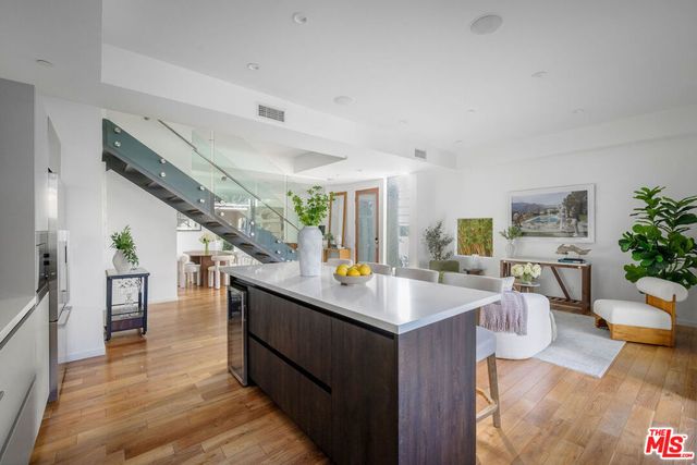 8949 Rosewood Avenue, West Hollywood, CA 90048