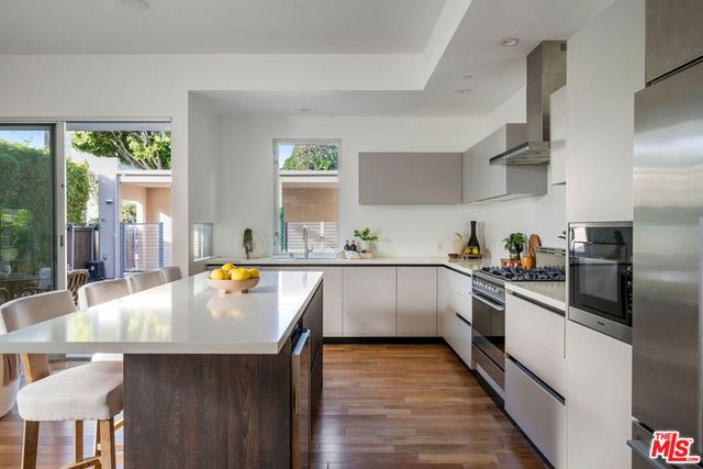 8949 Rosewood Avenue, West Hollywood, CA 90048