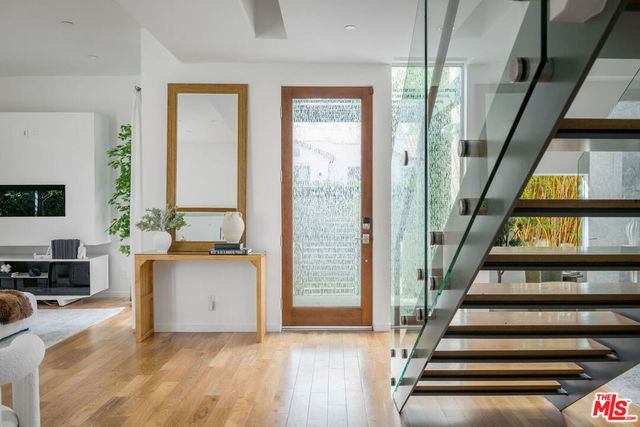 8949 Rosewood Avenue, West Hollywood, CA 90048