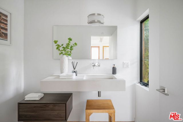 8949 Rosewood Avenue, West Hollywood, CA 90048