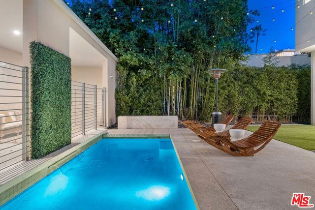 8949 Rosewood Avenue, West Hollywood, CA 90048