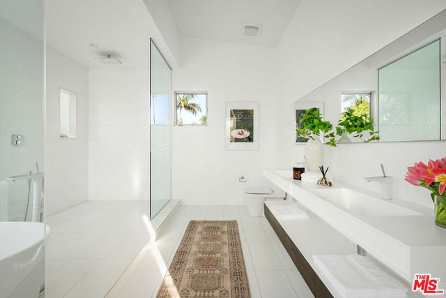 8949 Rosewood Avenue, West Hollywood, CA 90048