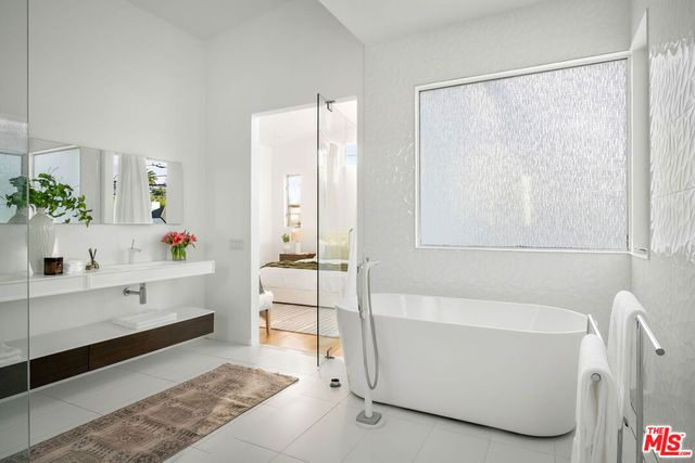 8949 Rosewood Avenue, West Hollywood, CA 90048