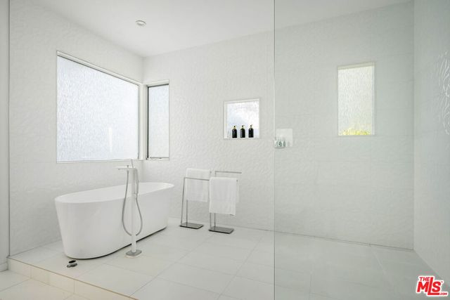 8949 Rosewood Avenue, West Hollywood, CA 90048