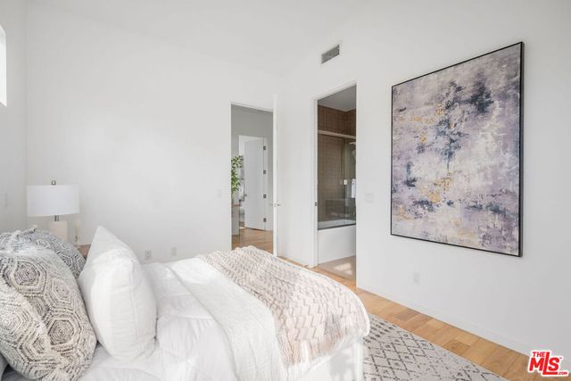 8949 Rosewood Avenue, West Hollywood, CA 90048