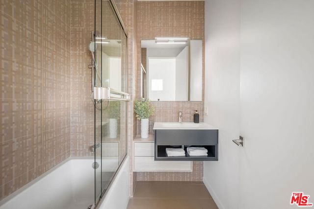 8949 Rosewood Avenue, West Hollywood, CA 90048