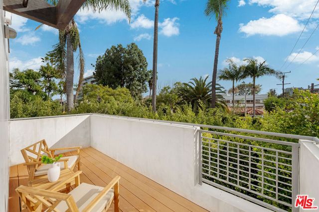 8949 Rosewood Avenue, West Hollywood, CA 90048