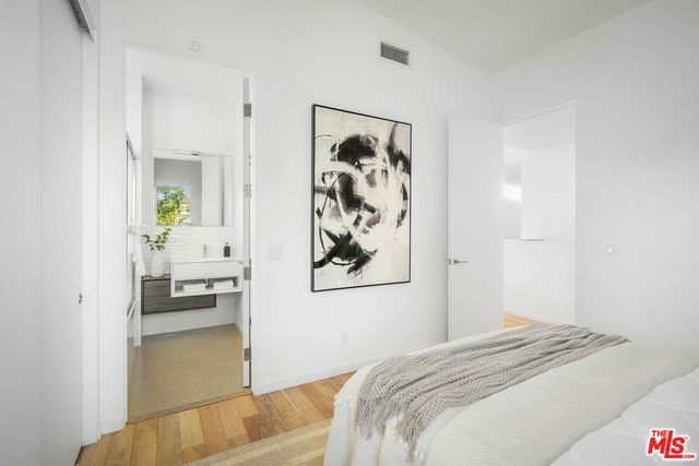 8949 Rosewood Avenue, West Hollywood, CA 90048