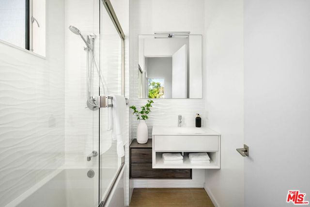 8949 Rosewood Avenue, West Hollywood, CA 90048