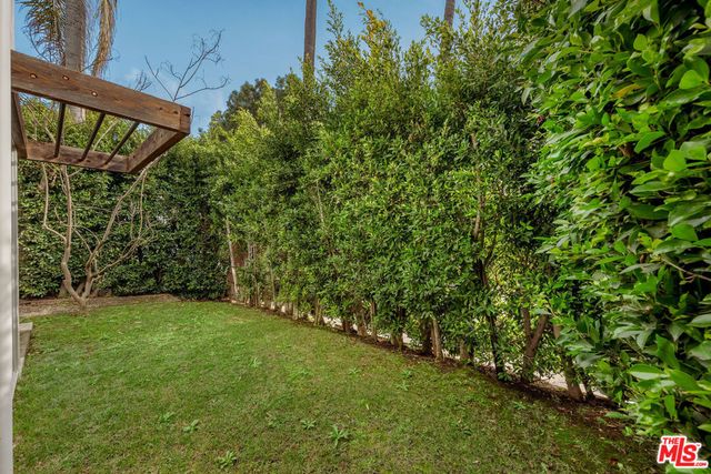 8949 Rosewood Avenue, West Hollywood, CA 90048