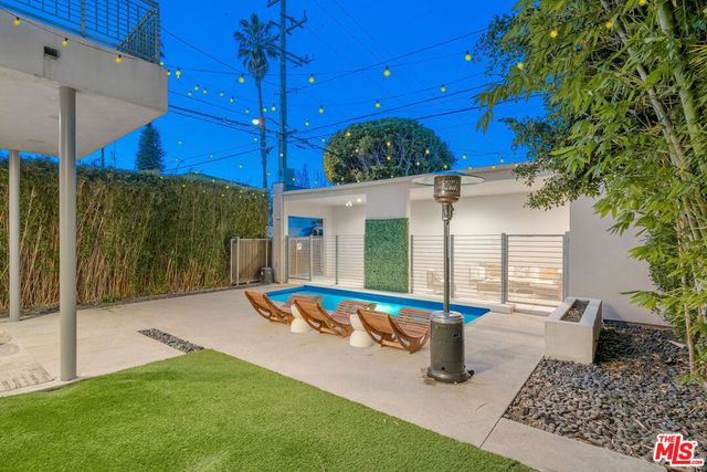 8949 Rosewood Avenue, West Hollywood, CA 90048