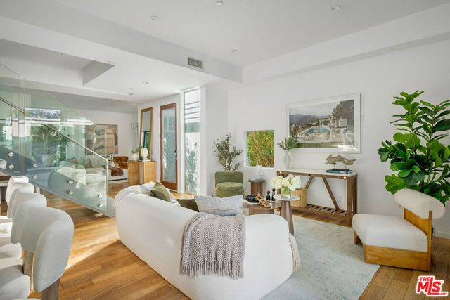 8949 Rosewood Avenue, West Hollywood, CA 90048