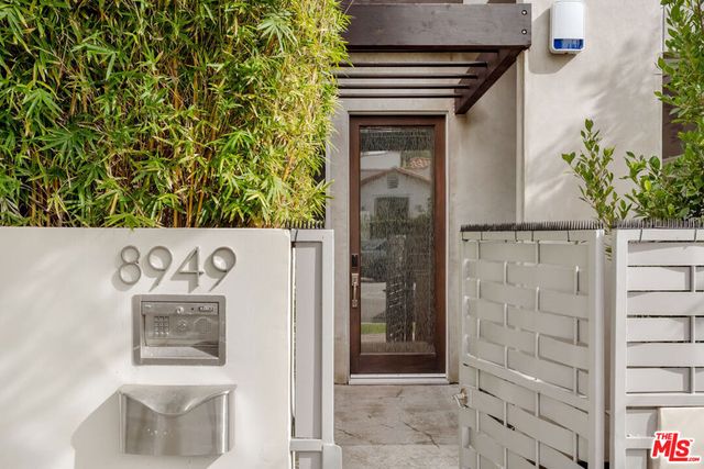 8949 Rosewood Avenue, West Hollywood, CA 90048