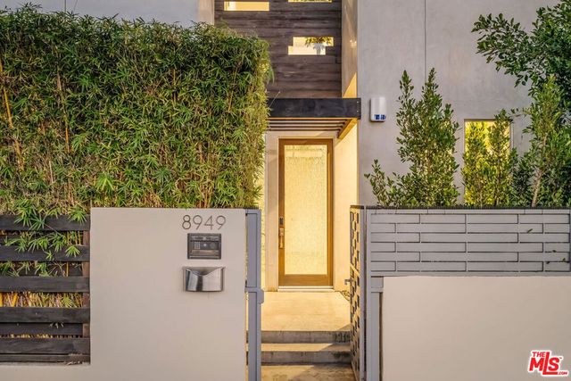 8949 Rosewood Avenue, West Hollywood, CA 90048