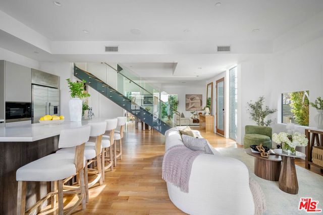 8949 Rosewood Avenue, West Hollywood, CA 90048