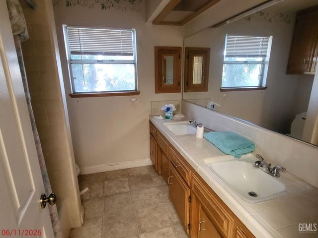 13801 Laverton Avenue, Bakersfield, CA 93314