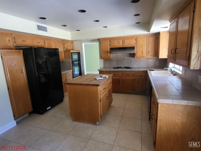 13801 Laverton Avenue, Bakersfield, CA 93314