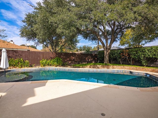 2020 Normandy Drive, Hurst, TX 76054