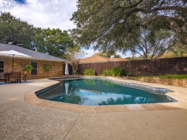 2020 Normandy Drive, Hurst, TX 76054