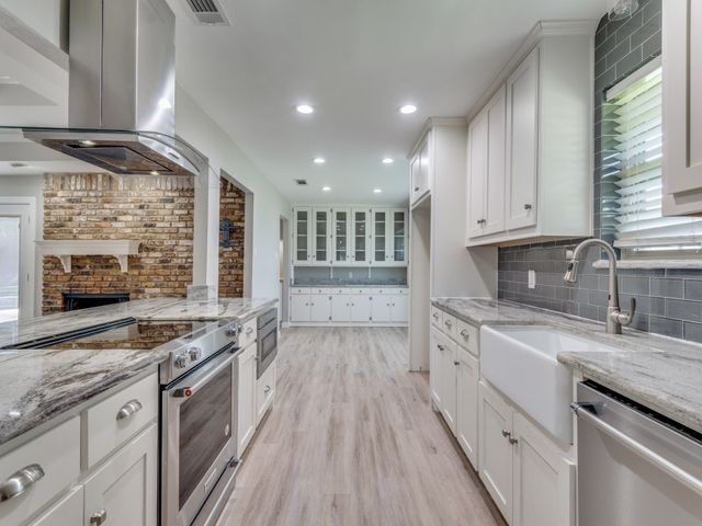 2020 Normandy Drive, Hurst, TX 76054