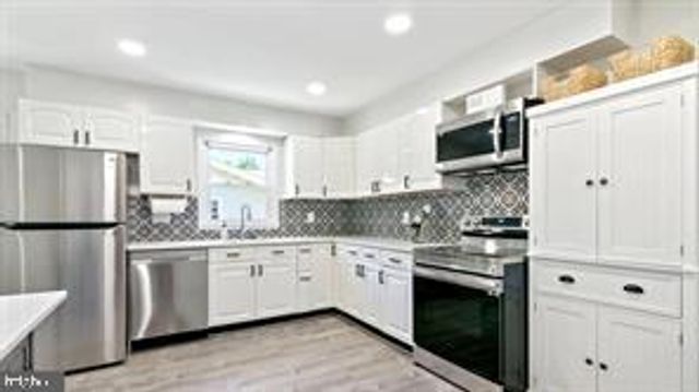 305 S LINCOLN AVE, Sterling, VA 20164