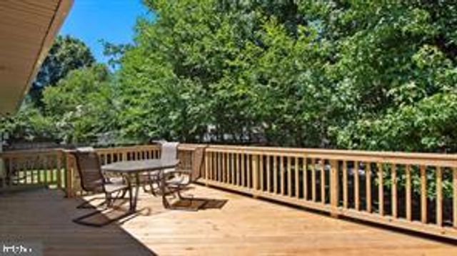 305 S LINCOLN AVE, Sterling, VA 20164