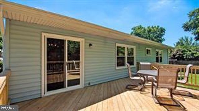 305 S LINCOLN AVE, Sterling, VA 20164