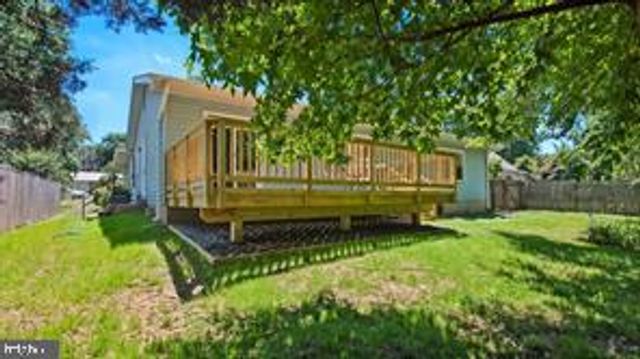 305 S LINCOLN AVE, Sterling, VA 20164