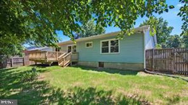 305 S LINCOLN AVE, Sterling, VA 20164