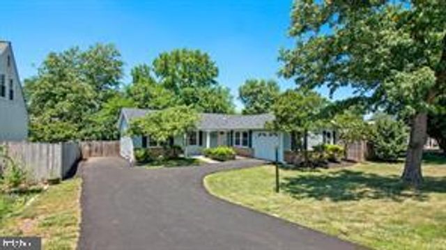 305 S LINCOLN AVE, Sterling, VA 20164