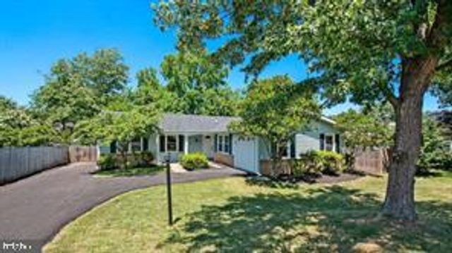 305 S LINCOLN AVE, Sterling, VA 20164