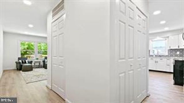 305 S LINCOLN AVE, Sterling, VA 20164