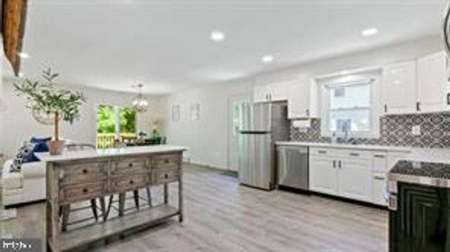 305 S LINCOLN AVE, Sterling, VA 20164