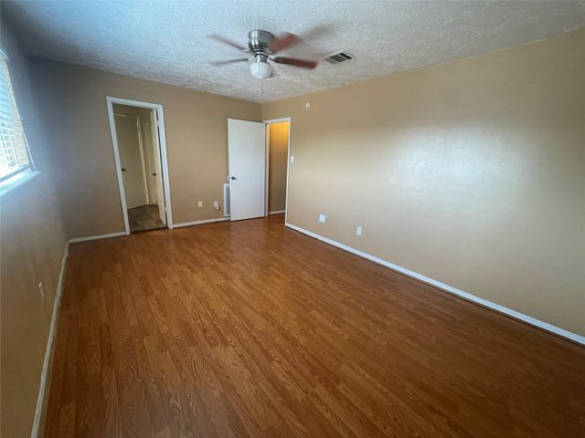 4105 Vista Road 1, Pasadena, TX 77504