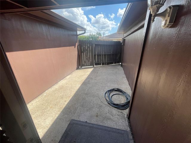 4105 Vista Road 1, Pasadena, TX 77504