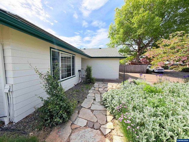 2427 NW Wayland St, Corvallis, OR 97330