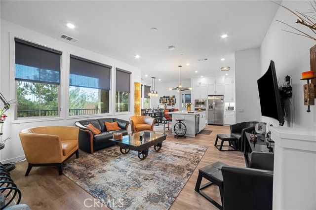 129 Carlow, Irvine, CA 92618