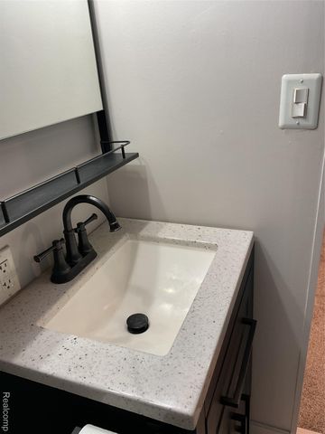 7352 Dale, Center Line, MI 48015